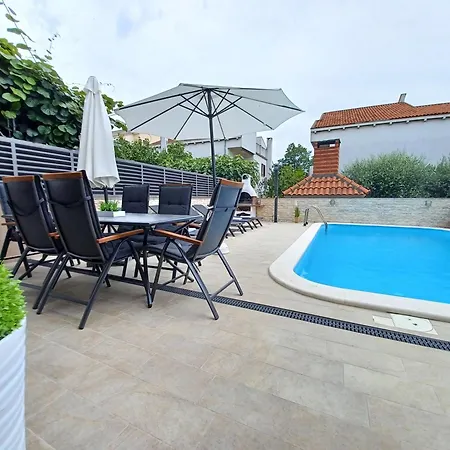 Amazing With A Private Pool & Grill Zadar