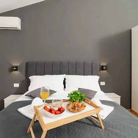Villa Amazing With A Private Pool & Grill Zadar