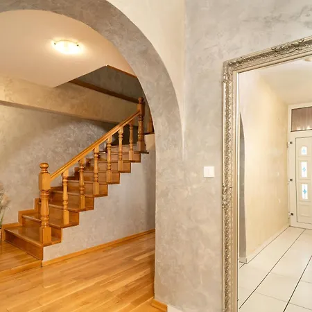 Amazing With A Private Pool & Grill *