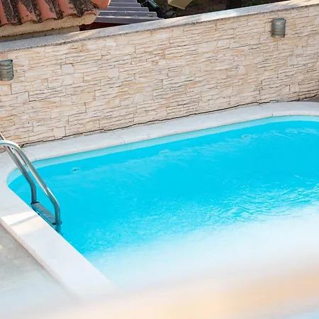Amazing Vacation House With A Private Pool & Grill 빌라 자다르