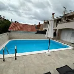 Amazing Vacation House With A Private Pool & Grill *