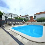 Amazing Vacation House With A Private Pool & Grill *
