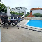 Amazing Vacation House With A Private Pool & Grill *