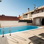 Amazing Vacation House With A Private Pool & Grill Zára