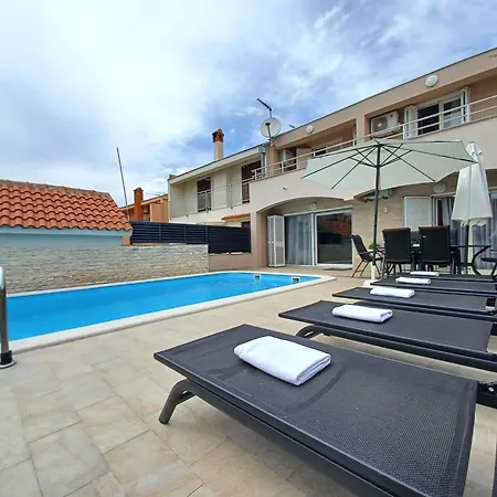 Villa Amazing Vacation House With A Private Pool & Grill *