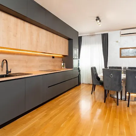 Βίλα Amazing Vacation House With A Private Pool & Grill *